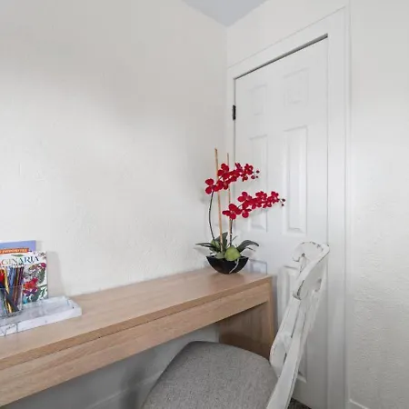 Spacious 4 Bedroom Sleeps 10 With Sauna And Hot Tub